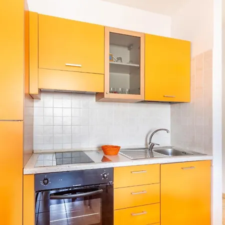 מלון דירות Magic Sea 3*